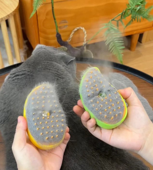 PawMist™ Steamy Pet Grooming Brush